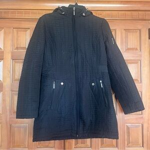 Woman’s Weatherproof Black Jacket Excellent Condition!
